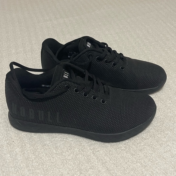 NOBULL Shoes - Women’s No Bull size 8 all back trainers.